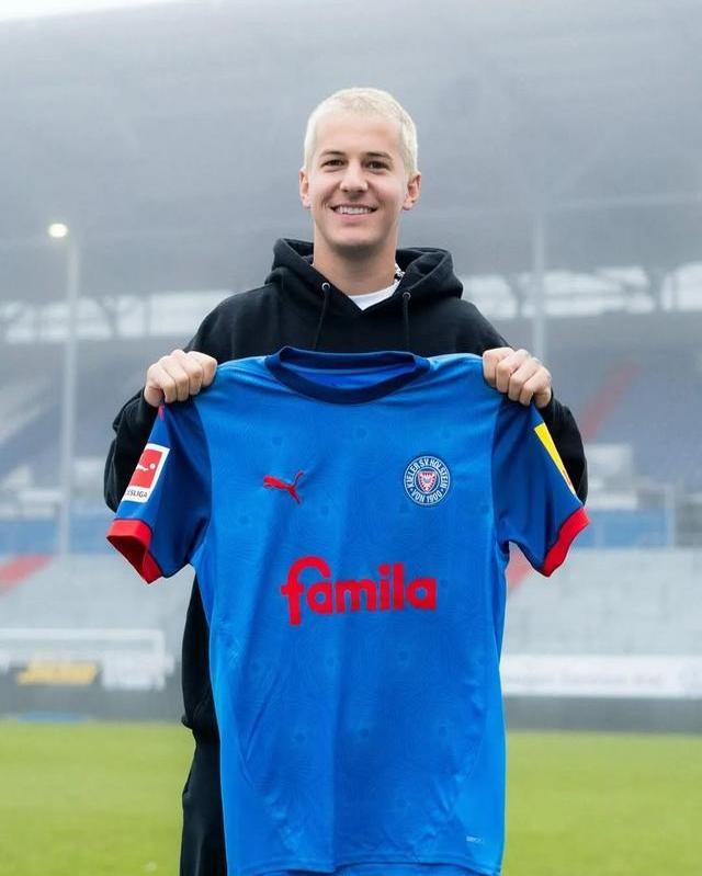 爱游戏在线登录-沃尔夫斯堡新援表现出色，帮助球队获得胜利