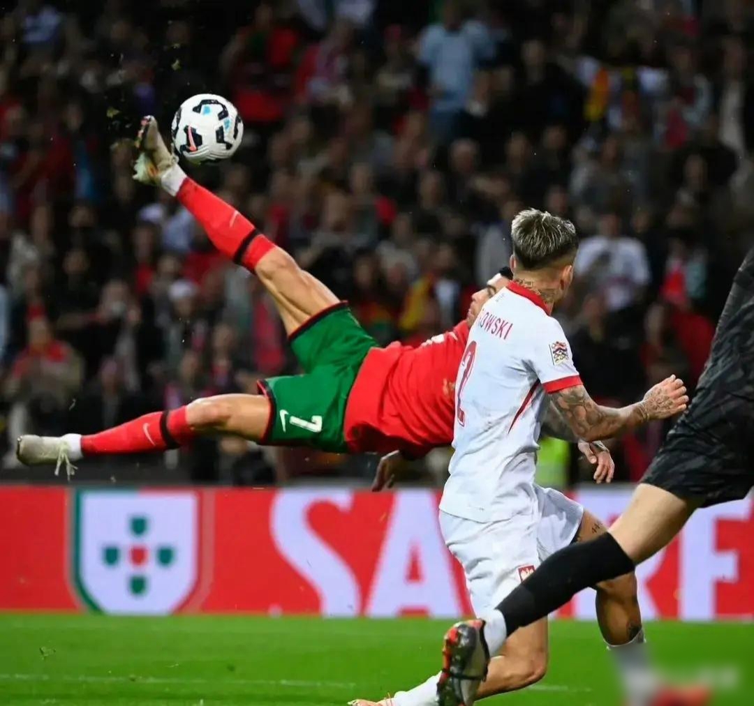 包含克罗托内客场击败对手，迎来转运状态回暖的词条