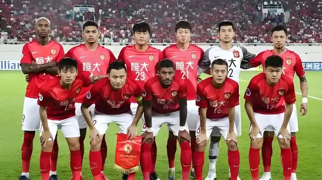 爱游戏官网-包含广州恒大主场逼平江苏苏宁，保持不败的词条