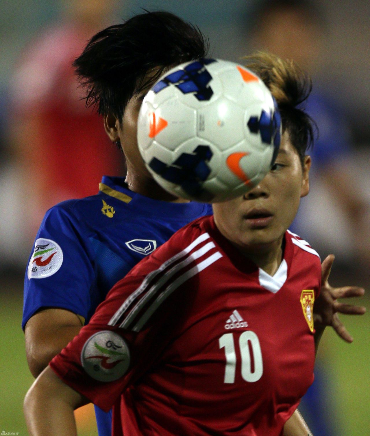 亚洲女足比赛掀起轰动,中国女足表现抢眼 亚洲女足比赛掀起轰动,中国女足表现抢眼