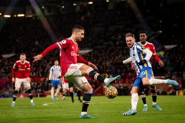 爱游戏在线登录-曼联体能下滑，训练计划需调整优化