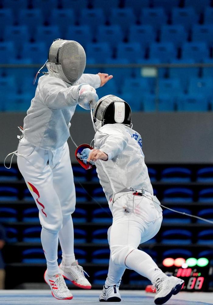 关于击剑比赛现场报道：剑客实力对决搏击擂台的信息