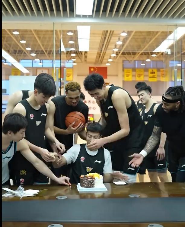 包含CBA球员私下互动,展现团队凝聚力的词条 包含CBA球员私下互动,展现团队凝聚力的词条