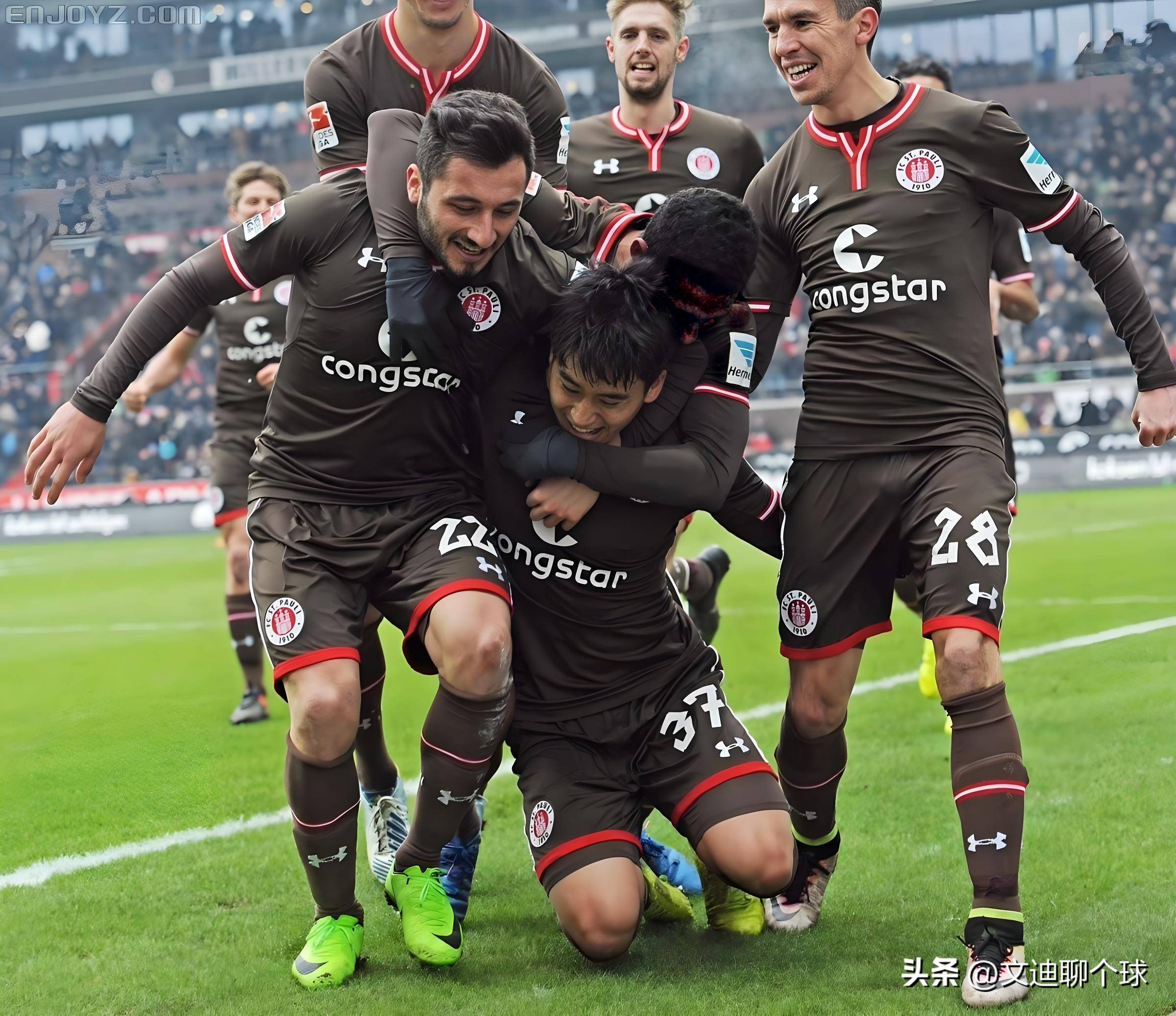 爱游戏在线-激动人心足球对决，双方争分夺秒的简单介绍