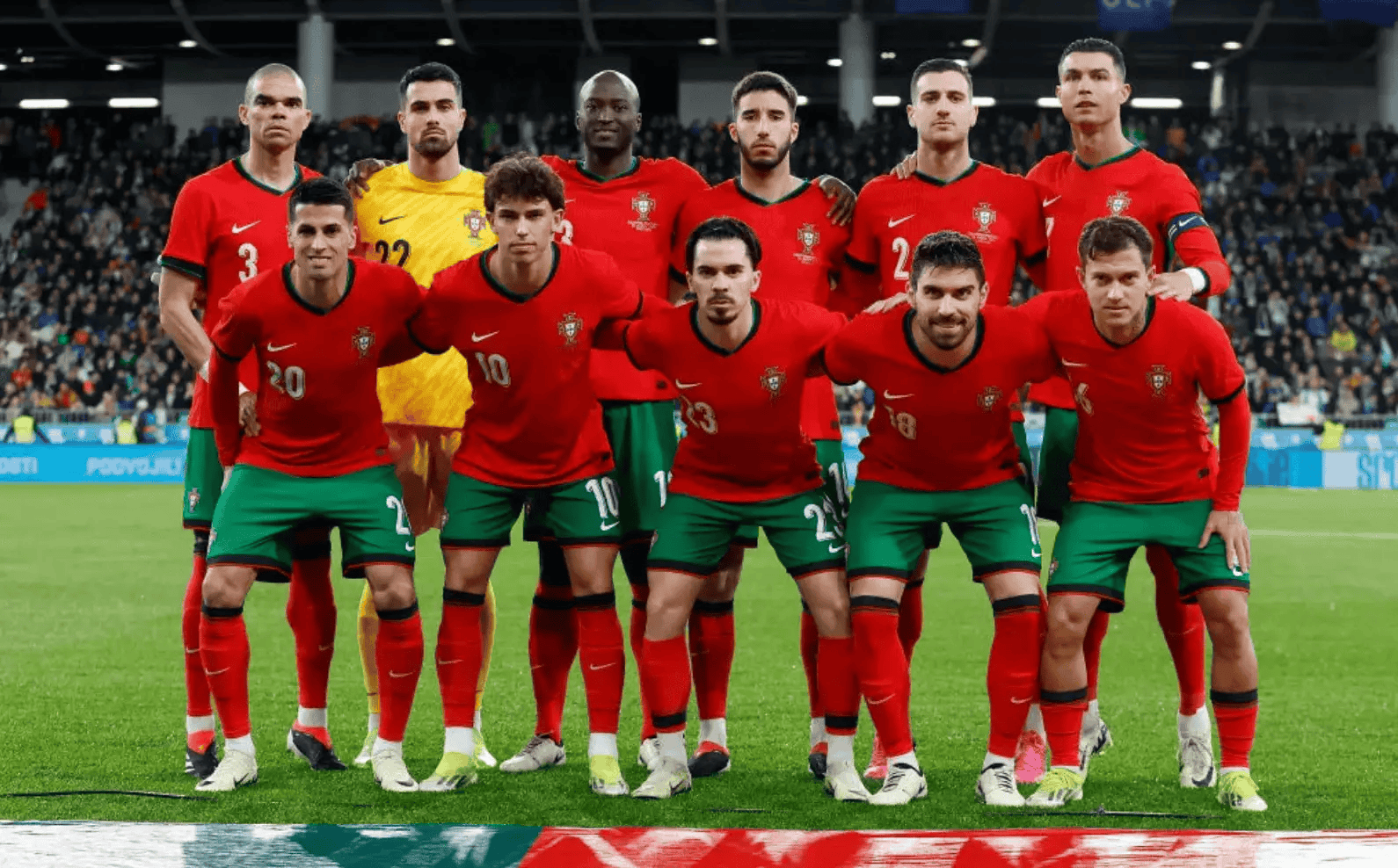 包含欧预赛小组赛战况激烈，各队竞争激烈的词条