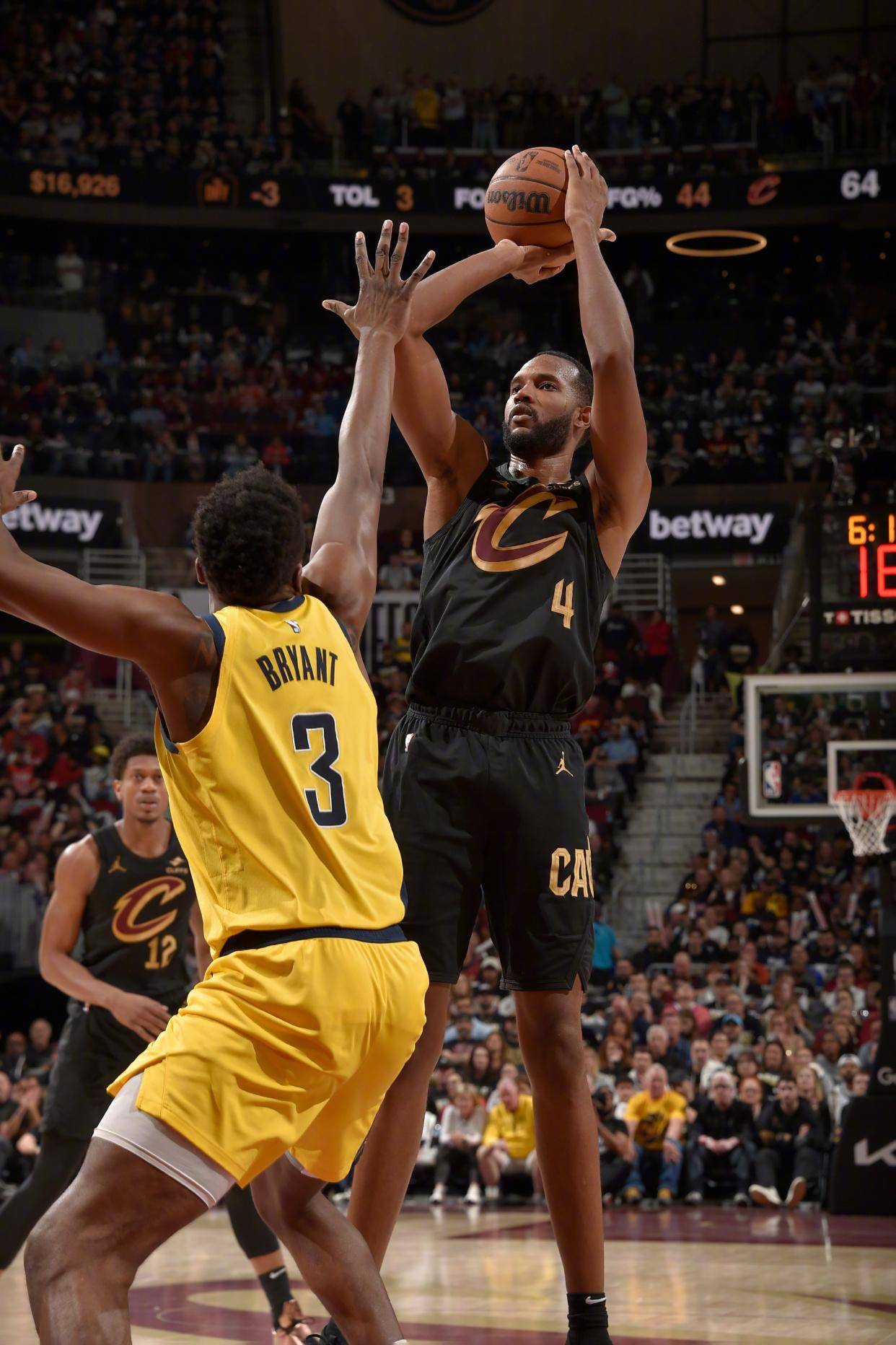 步行者主场力克马刺,复仇成功 步行者主场力克马刺,复仇成功