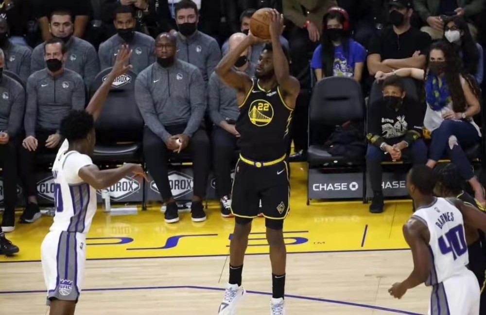 纽约国王队主教练成功调整战术取胜 纽约国王队主教练成功调整战术取胜