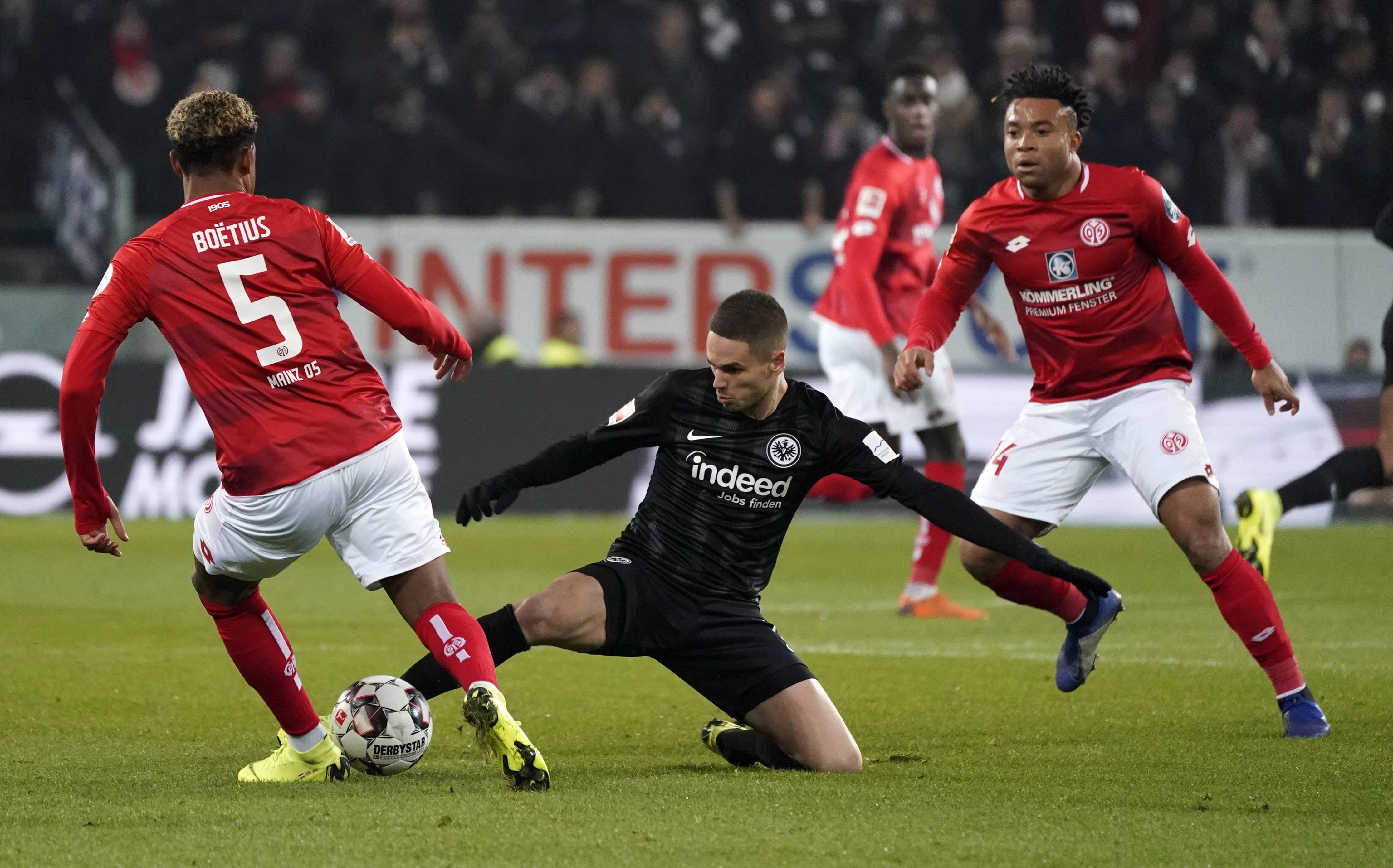 爱游戏网页版登录入口-世界级足球竞技场上燃情比拼，胜负难测的简单介绍