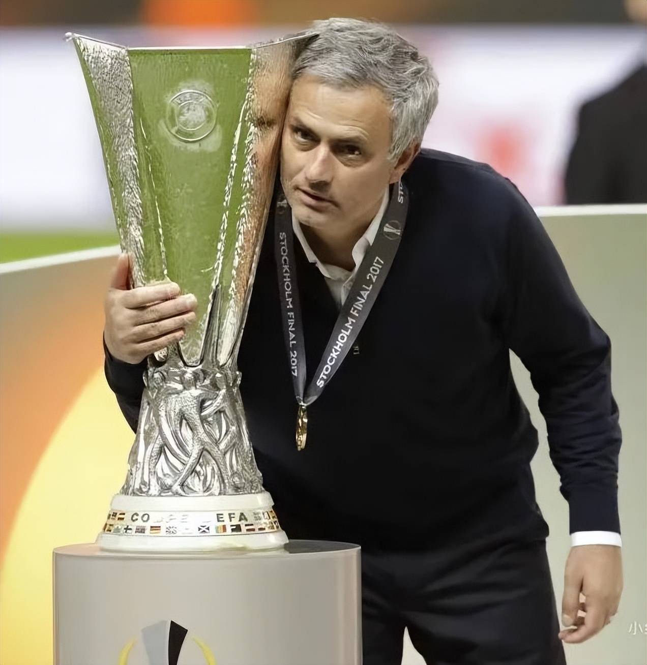 穆里尼奥重返曼联，球迷热议新任主帅的简单介绍