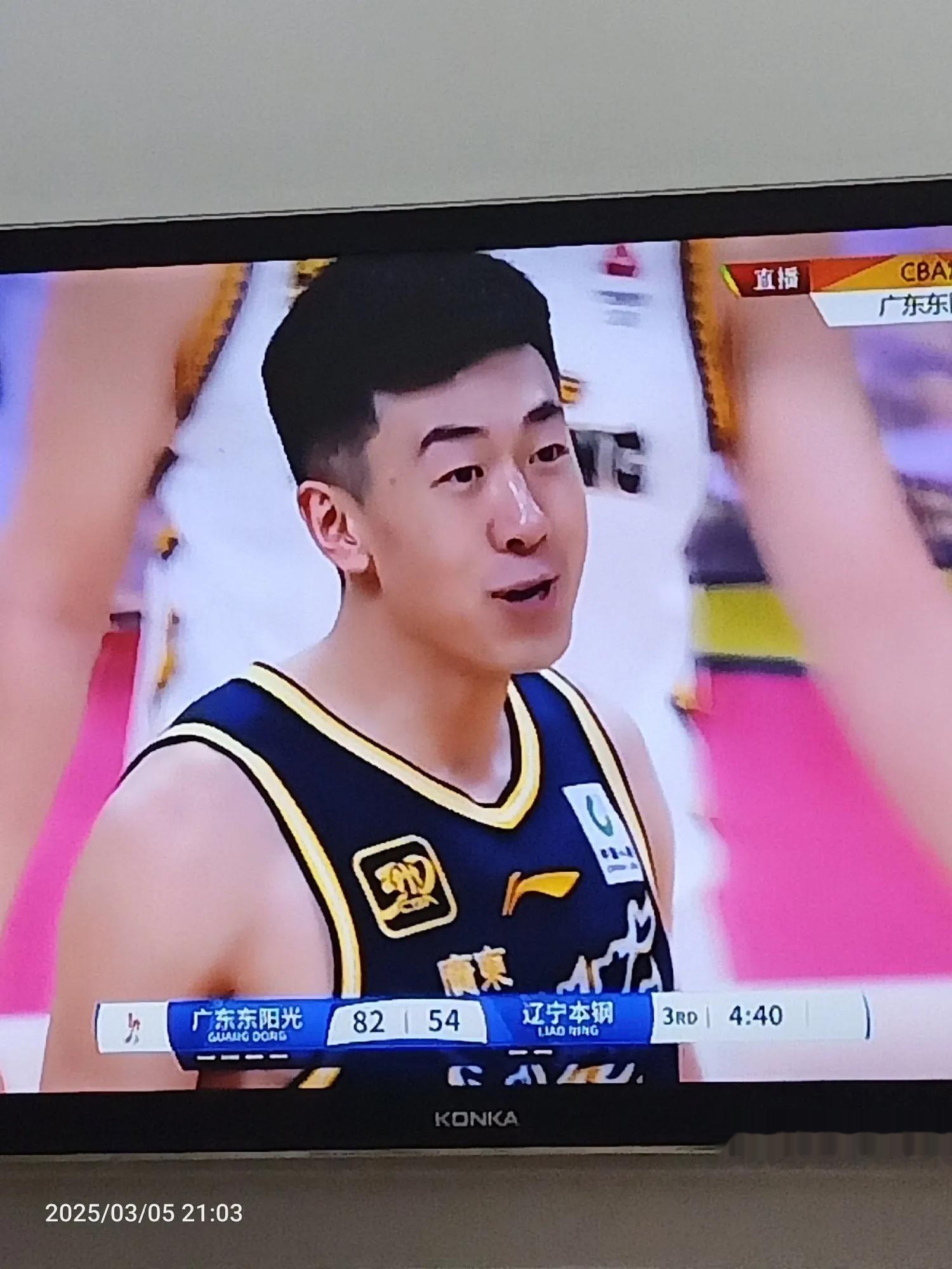 辽宁队继续保持不败金身,展现出强大气场 辽宁队继续保持不败金身,展现出强大气场