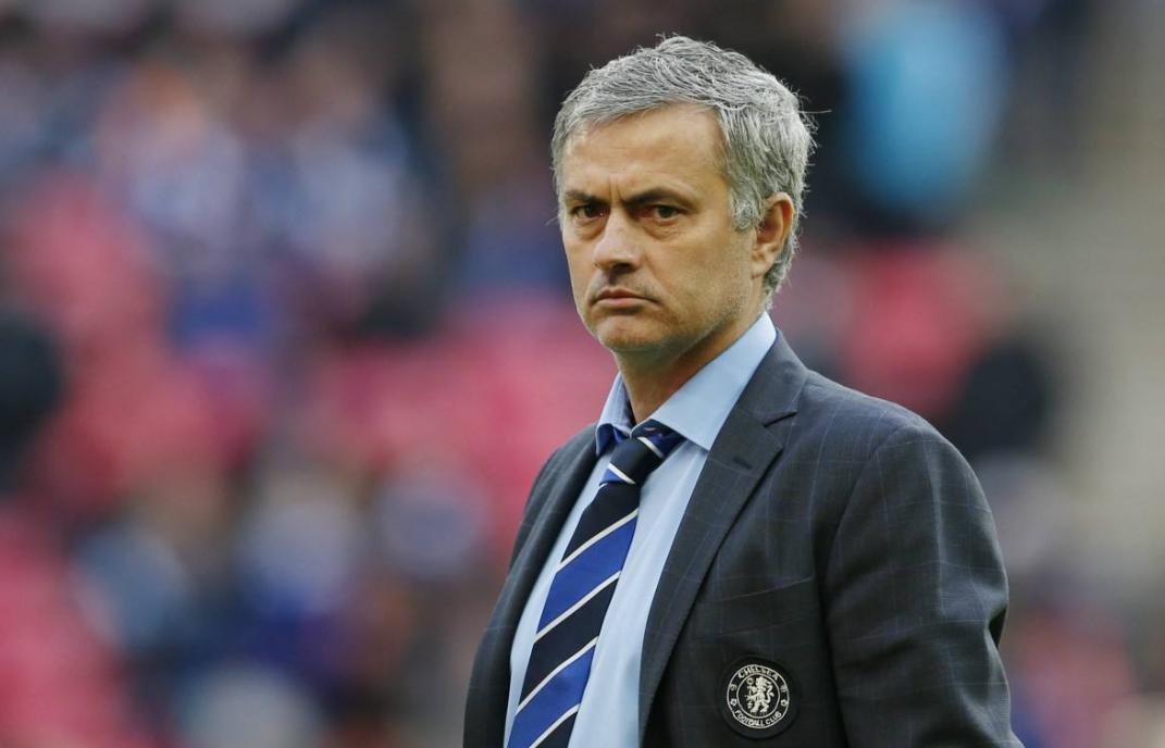 曼联前锋状态低迷，球迷呼吁换帅