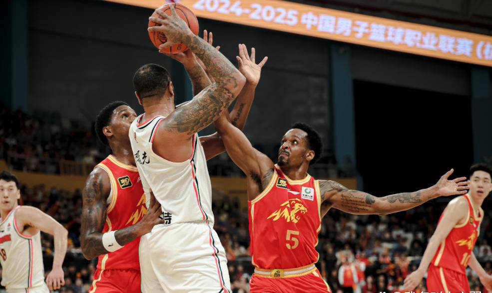 爱游戏登录-攻守兼顾备战，备受期待为球迷制造惊喜