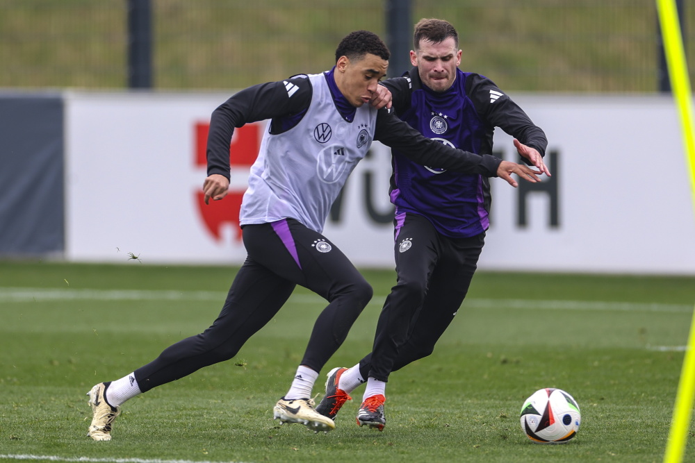 爱游戏app下载-德国足球联赛竞争激烈，各队实力均衡