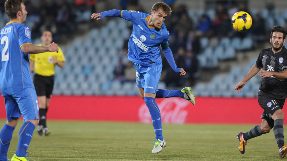 帕德博恩主场战平,保持不败战绩 帕德博恩主场战平,保持不败战绩