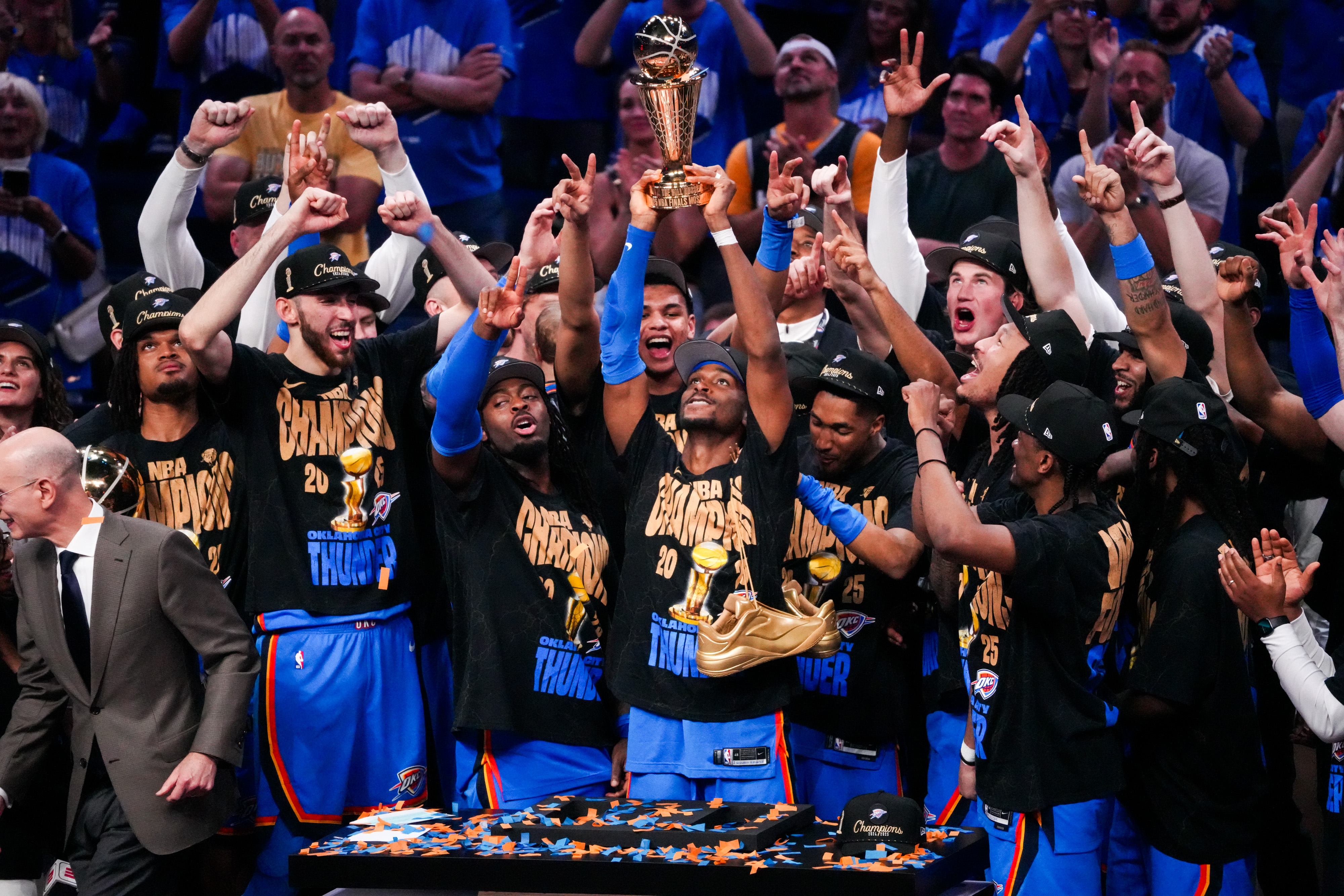 爱游戏亚洲官网-篮球赛事引爆热潮，全球球迷热烈期待