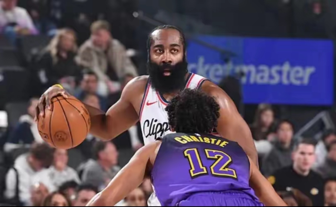 勇士主场战胜湖人，实现四连胜